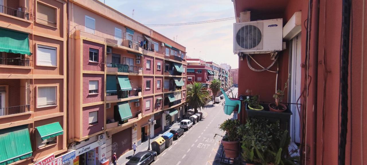 Habitacion Con Balcon Privado. Apartment Валенсия Екстериор снимка
